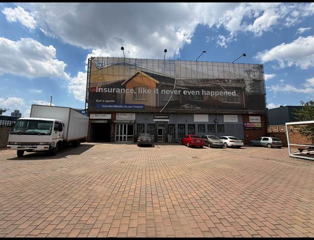 1,800M² WAREHOUSE TO LET IN VILLAGE MAIN