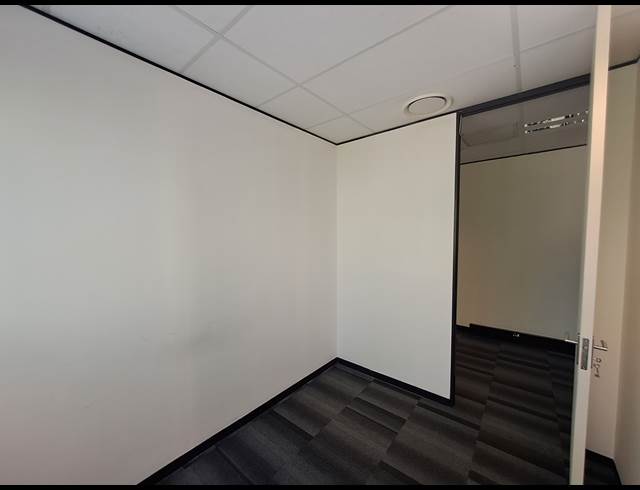 104M² OFFICE TO LET IN HYDE PARK