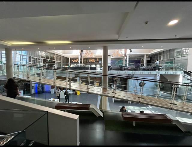 241M² BUILDING TO LET IN WOODSTOCK