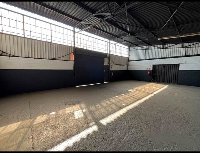200M² WORKSHOP TO LET IN VULCANIA