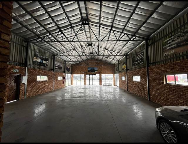 5,892M² WAREHOUSE TO LET IN APEX