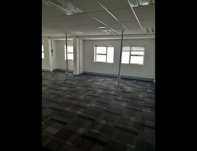 147M² OFFICE TO LET IN LAKEFIELD