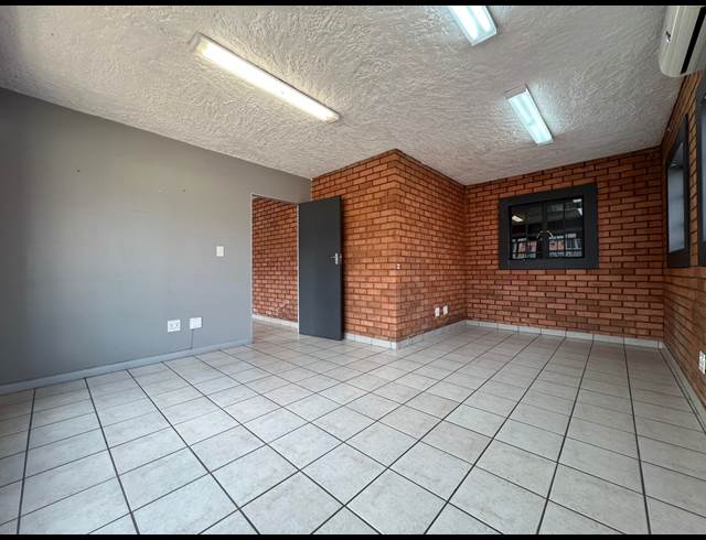 318M² WAREHOUSE TO LET IN HENNOPSPARK
