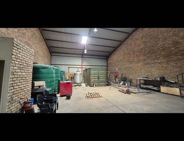 220M² WAREHOUSE TO LET IN ANDERBOLT