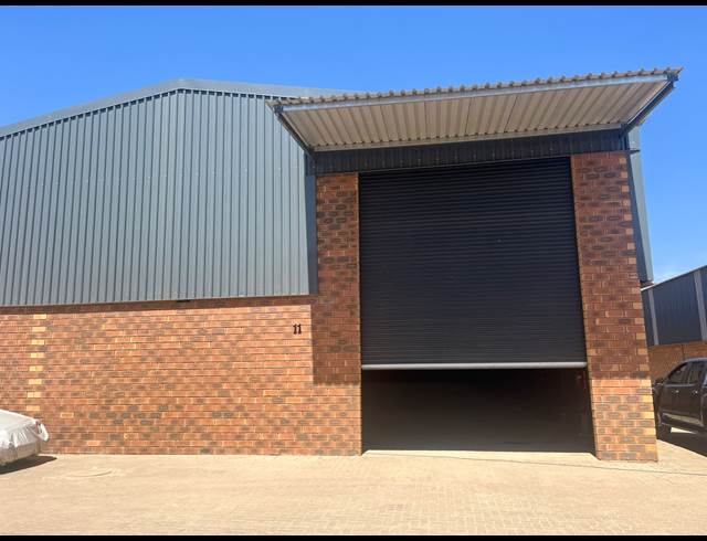 816M² WAREHOUSE TO LET IN THETA