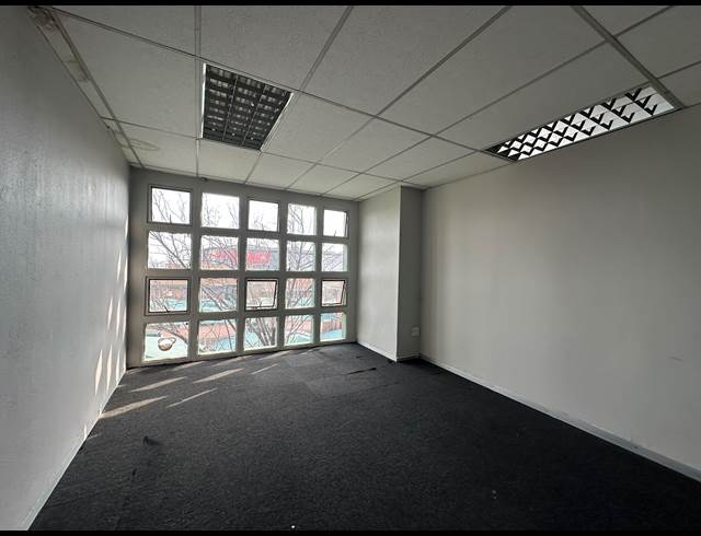 130M² OFFICE TO LET IN HIGHVELD BUSINESS PARK