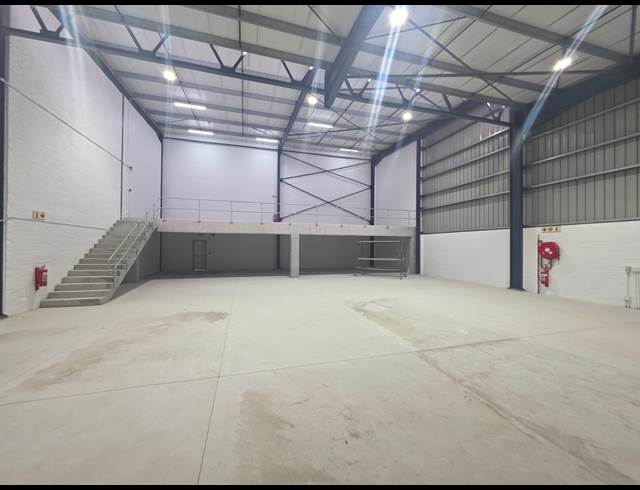 620M² WAREHOUSE TO LET IN FIRGROVE INDUSTRIAL ESTATE
