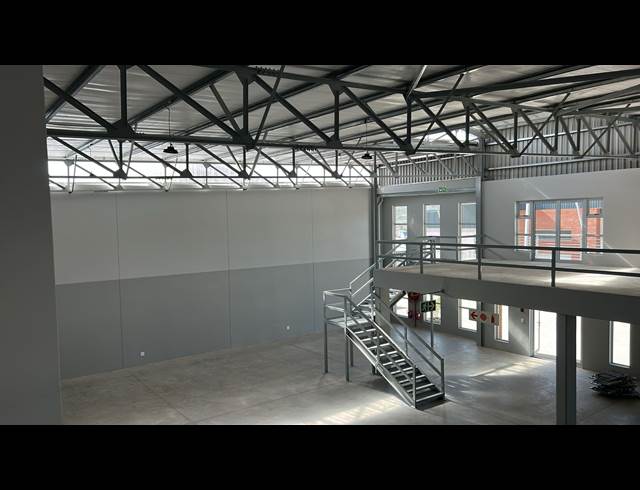 515M² WAREHOUSE TO LET IN RIVERSIDE PARK