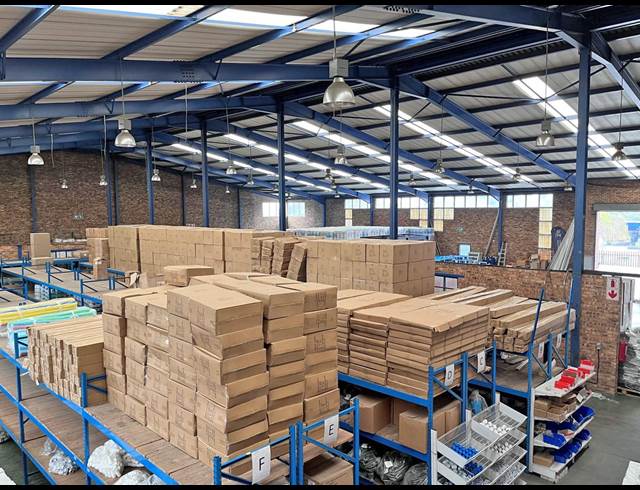 2,720M² WAREHOUSE TO LET IN FOUNDERS VIEW