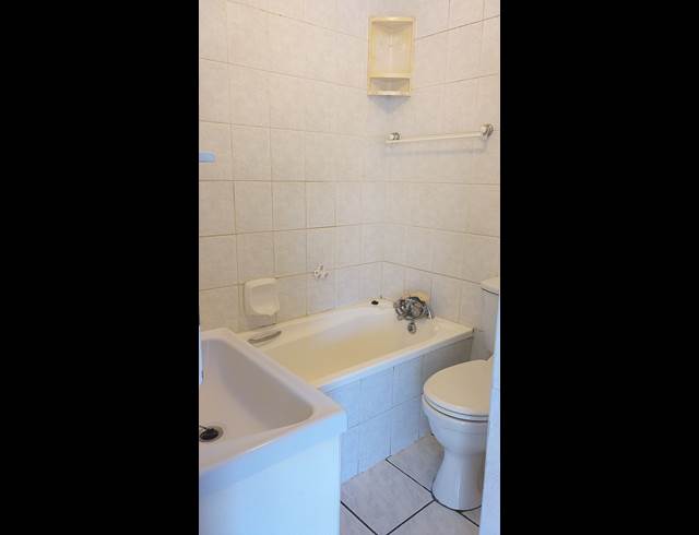 2 bed property to rent in KENILWORTH