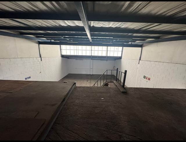 200M² WAREHOUSE TO LET IN EASTLEIGH