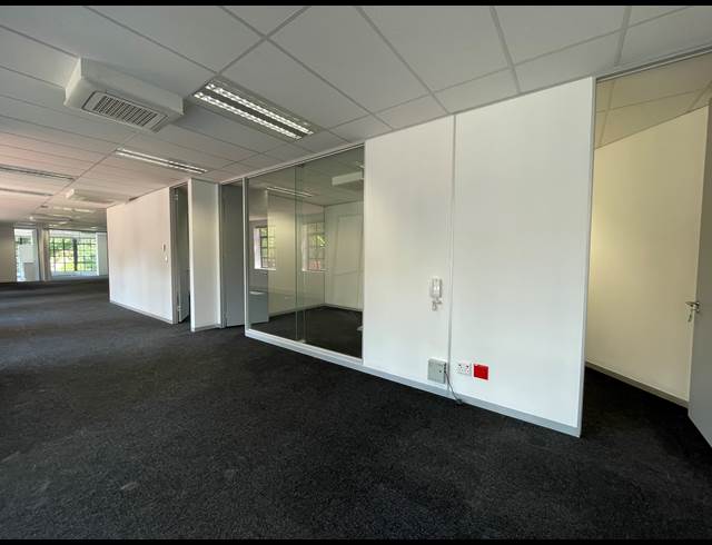 364M² OFFICE TO LET IN LYME PARK