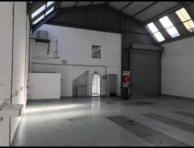 274M² MINI FACTORY TO LET IN EPPING INDUSTRIAL