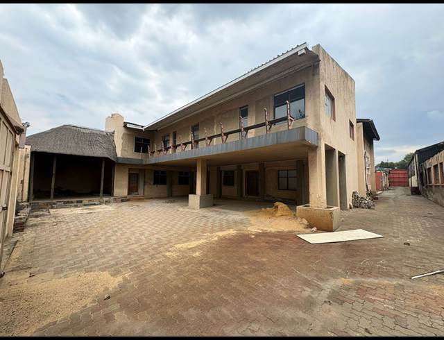 630M² WAREHOUSE TO LET IN KNIGHTS