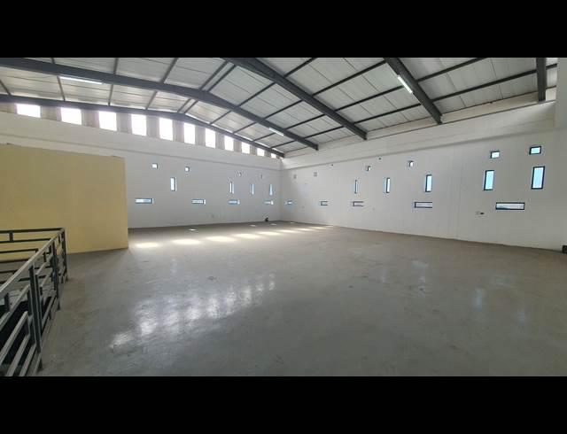 1,300M² WAREHOUSE TO LET IN ORMONDE