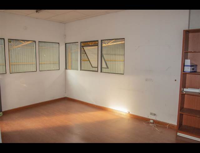 299M² WAREHOUSE TO LET IN KYA SANDS