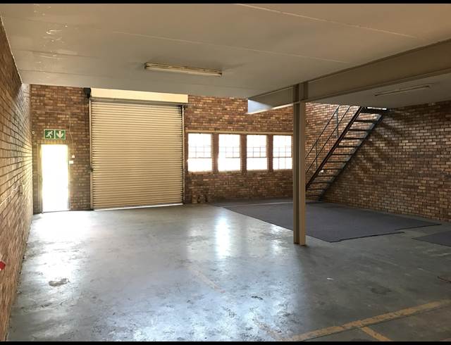 290M² WAREHOUSE TO LET IN STRIJDOMPARK