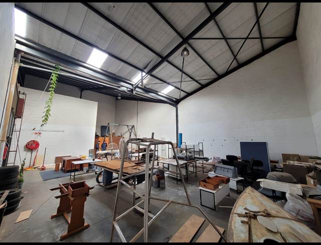 250M² WAREHOUSE RENTED IN KILLARNEY GARDENS