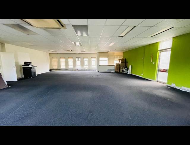 2,422M² WAREHOUSE TO LET IN CHAMDOR