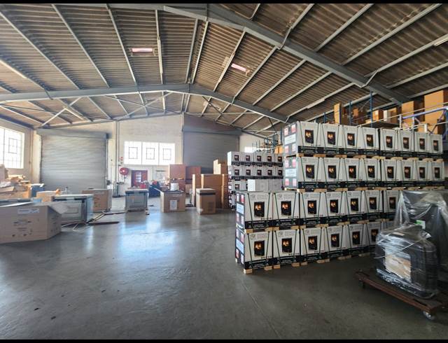 1,400M² WAREHOUSE TO LET IN PAARDEN EILAND