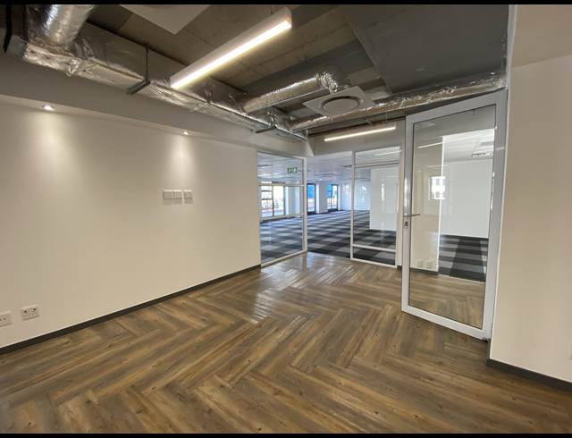 425M² OFFICE TO LET IN WOODSTOCK