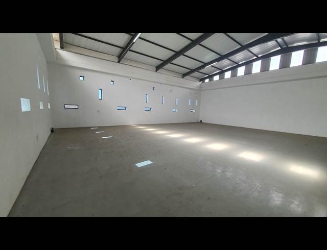 1,300M² WAREHOUSE TO LET IN ORMONDE