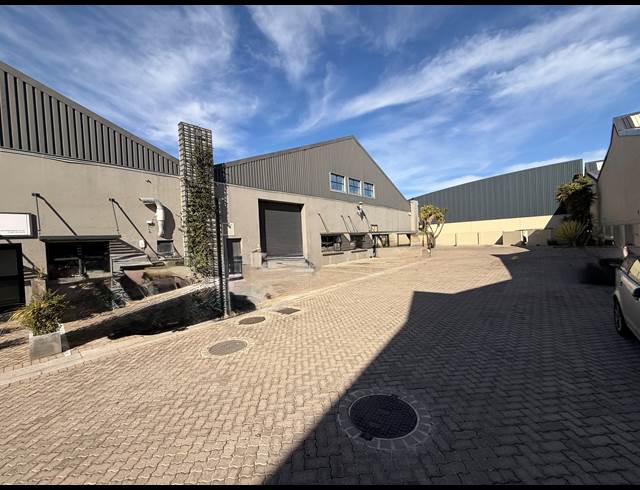 1,054M² WAREHOUSE TO LET IN ATLAS GARDENS