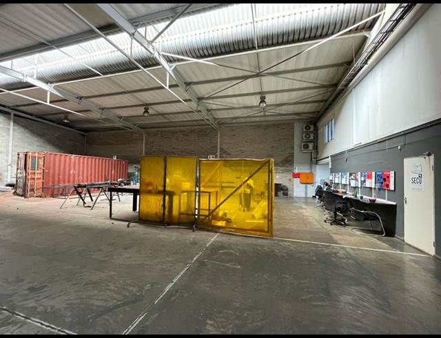 620M² WAREHOUSE TO LET IN LASER PARK
