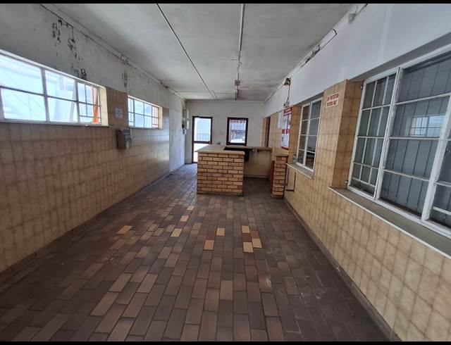181M² WAREHOUSE TO LET IN ARCADIA