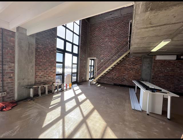 303M² OFFICE TO LET IN WOODSTOCK