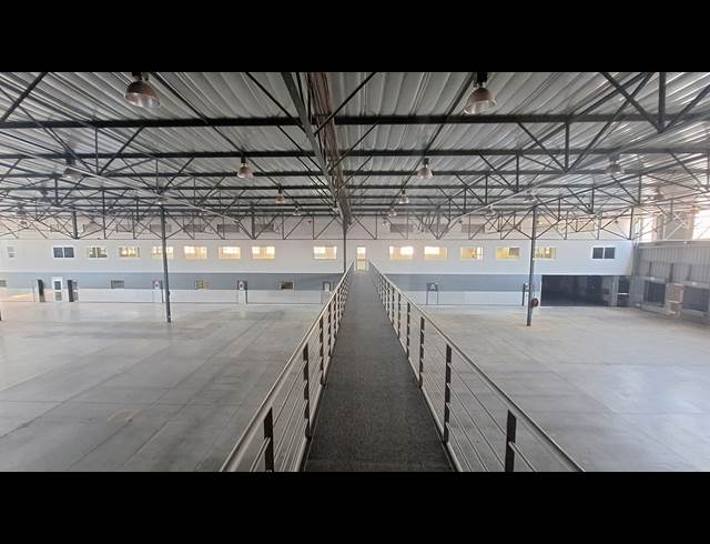 5,700M² WAREHOUSE TO LET IN FLORIDA GLEN