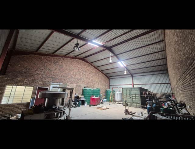 220M² WAREHOUSE TO LET IN ANDERBOLT