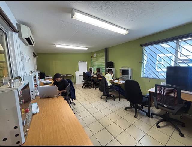 888M² WAREHOUSE TO LET IN BEACONVALE