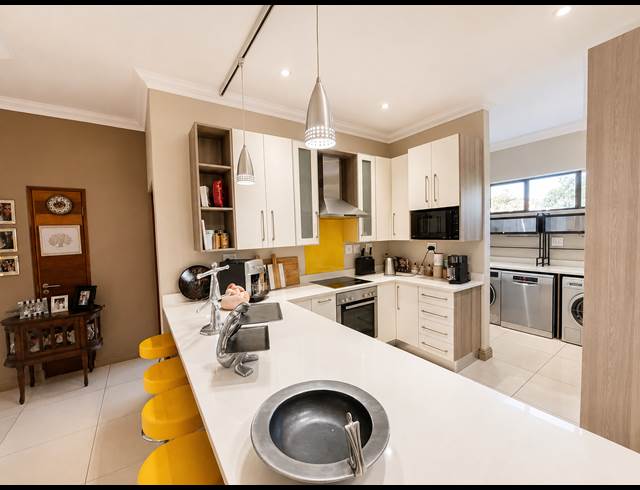 3 BEDROOM APARTMENT TO LET IN MORNINGSIDE