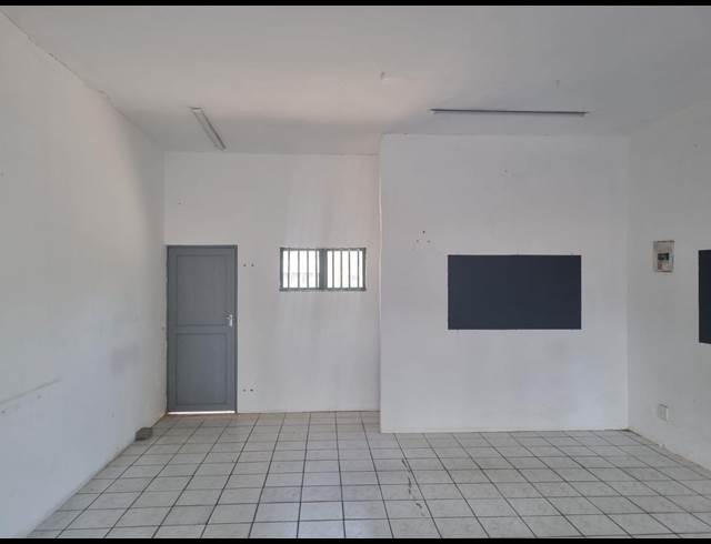 125M² OFFICE TO LET IN SHAKASKRAAL