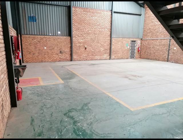 303M² WAREHOUSE TO LET IN BARTLETT