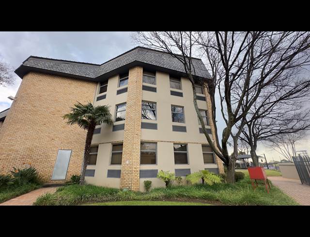 3,000M² OFFICE TO LET IN MEADOWDALE
