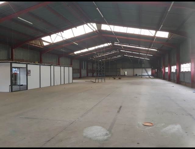 1,870M² WAREHOUSE RENTED IN AMALGAM