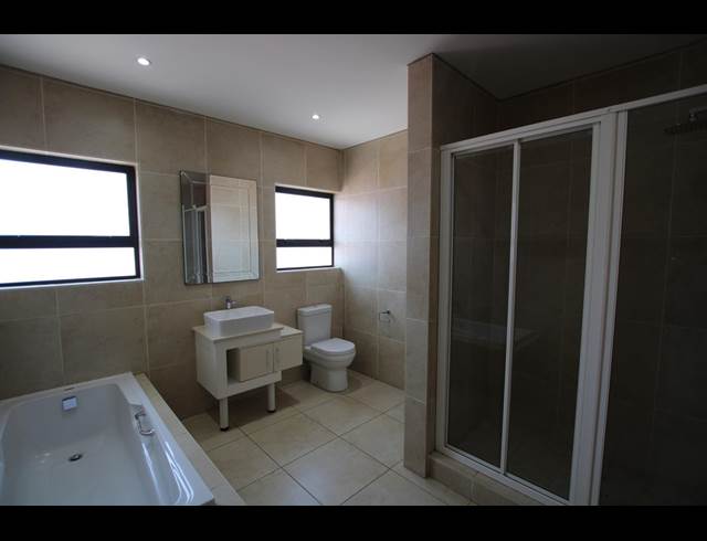 5 BEDROOM HOUSE TO LET IN GLENHAZEL