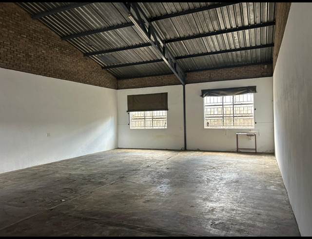 130M² BUILDING TO LET IN WHITE RIVER INDUSTRIAL