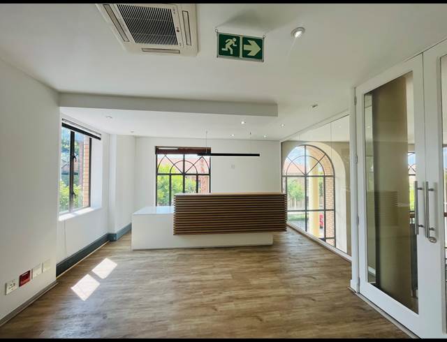 301M² OFFICE TO LET IN BRYANSTON