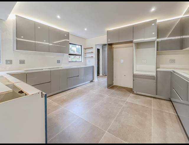 4 BEDROOM TOWNHOUSE TO LET IN SEAWARD ESTATES