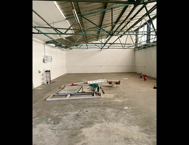 260M² WAREHOUSE RENTED IN WETTON