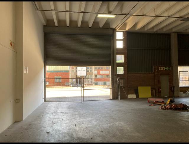 1,370M² WAREHOUSE TO LET IN WESTMEAD