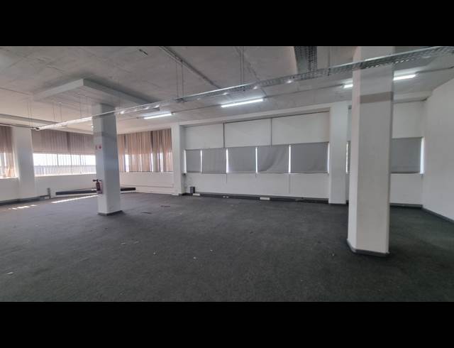 850M² WAREHOUSE TO LET IN SALT RIVER