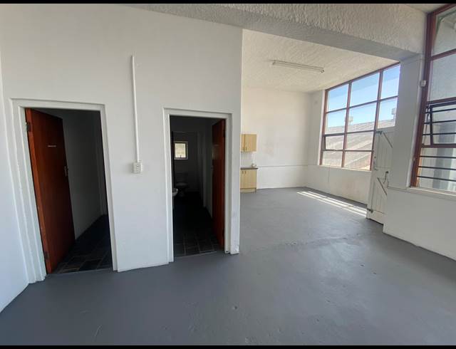 482M² BUSINESS CENTRE TO LET IN PAARDEN EILAND