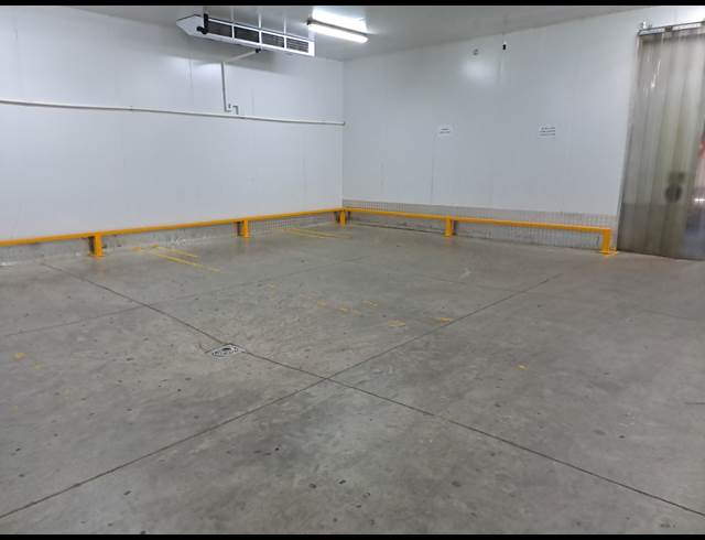 1,040M² FACTORY TO LET IN POMONA