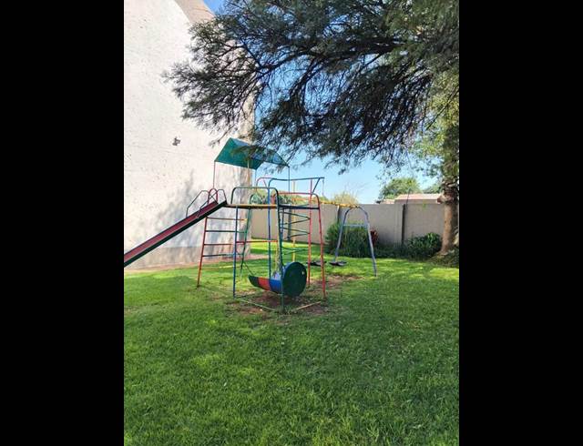 2 BEDROOM PROPERTY TO RENT IN KANNONIERS PARK