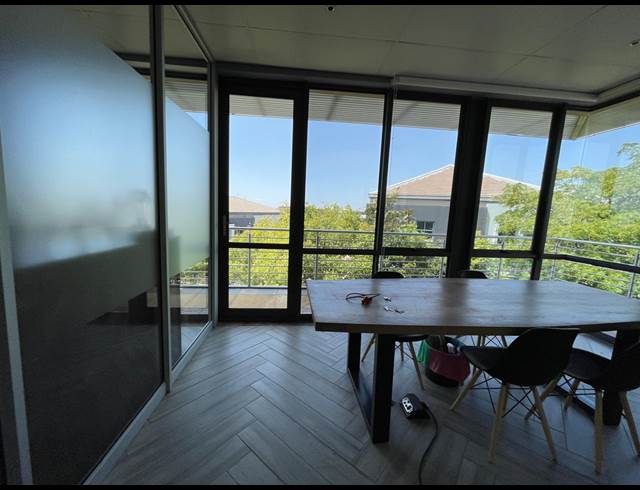96M² OFFICE TO LET IN BRYANSTON
