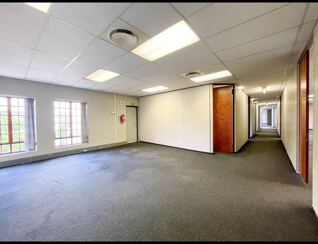 488M² OFFICE TO LET IN WESTVILLE